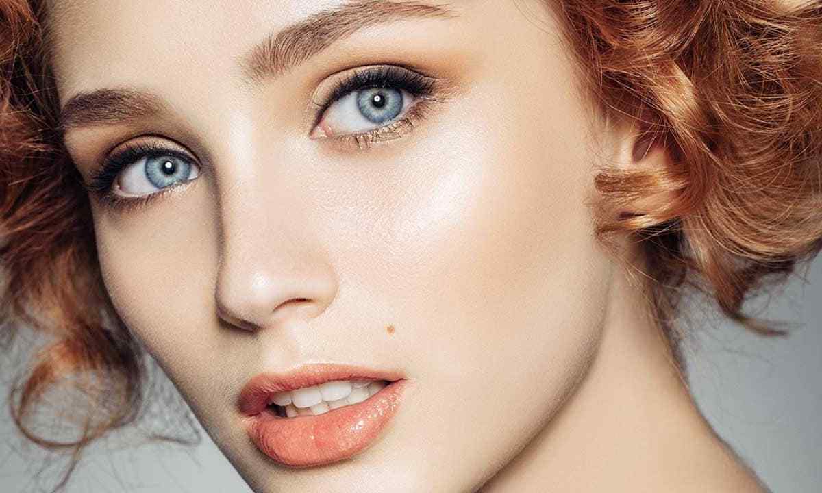 Beautiful make-up for blue eyes